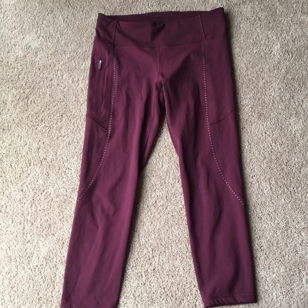 EUC Lululemon Extra Mile Crop 23”